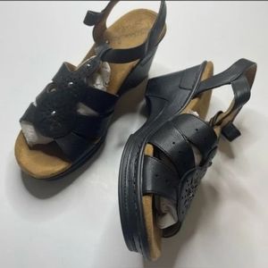 NWOT Natural Soul Black Leather Wedge Heeled Sandals, sz 7.5